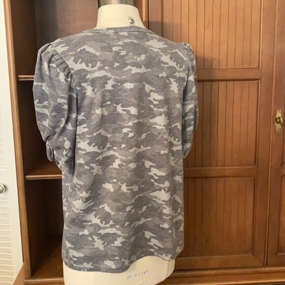 Fate Camouflage top from South Moon Under, size small - Picture 3 of 7